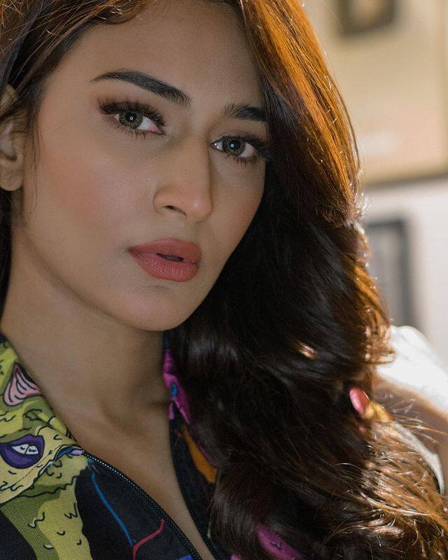 अभिनेत्रीसह एरिका फर्नांडिस एक मॉडेल आहे. एरिकाने अनेक ब्युटी पेजंटमध्ये भाग घेतला आहे.