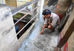 ফাটলের দোসর অসময়ের বৃষ্টি, চিন্তায় বউবাজারের বাসিন্দারা