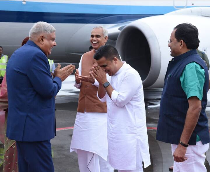 સુરતમાં ઉપરાષ્ટ્રપતિનું સ્વાગત કરતા ગૃહમંત્રી હર્ષ સંઘવી