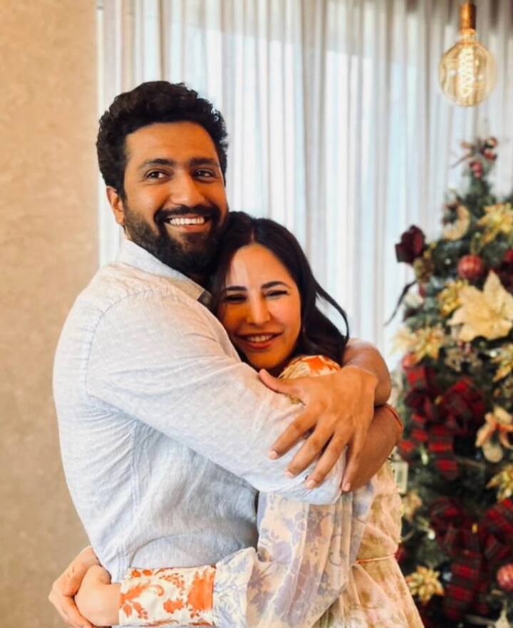 মুম্বই থেকে দূরে গিয়ে রাজস্থানের সাতশো বছরের পুরনো সিক্স সেন্সেস ফোর্টে বসেছিল তাঁদের বিয়ের আসর। দুই পরিবারের সদস্য, ঘনিষ্ঠ আত্মীয় এবং হাতে গোনা কিছু বন্ধুদের উপস্থিতিতে নতুন জীবন শুরু করেন তাঁরা।