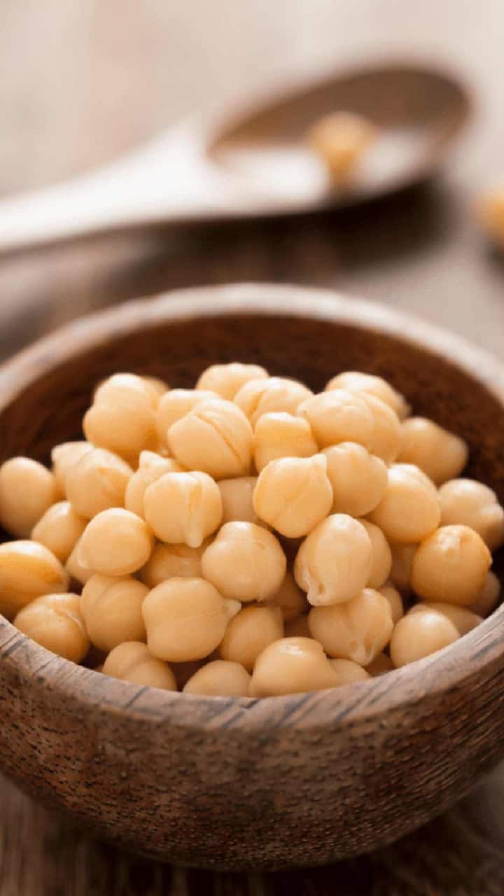मधुमेहाच्या रुग्णांसाठी हे वरदानापेक्षा कमी नाही. चणे खाल्ल्याने रक्तातील साखर नियंत्रित राहते.
