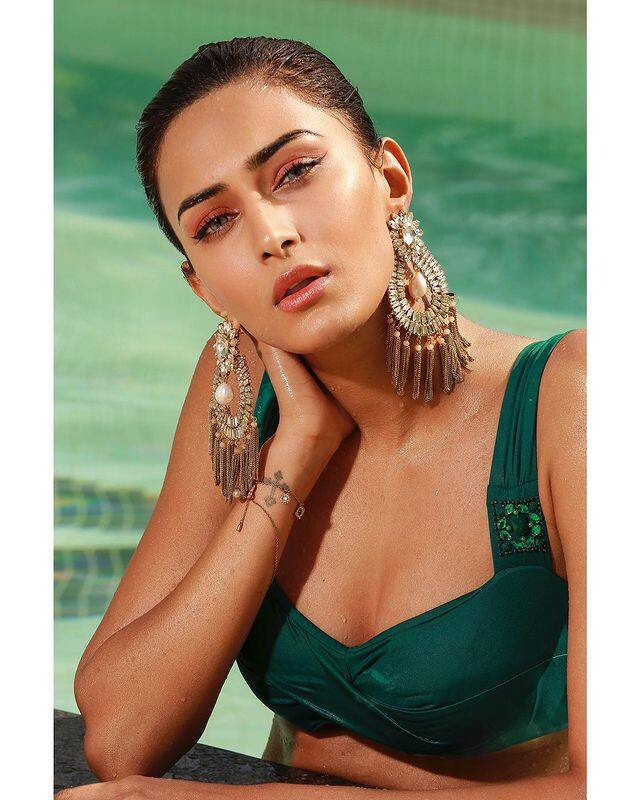 ग्रीन कलरच्या बिकनीमध्ये एरिका फारच ग्लॅमरस दिसत आहे.