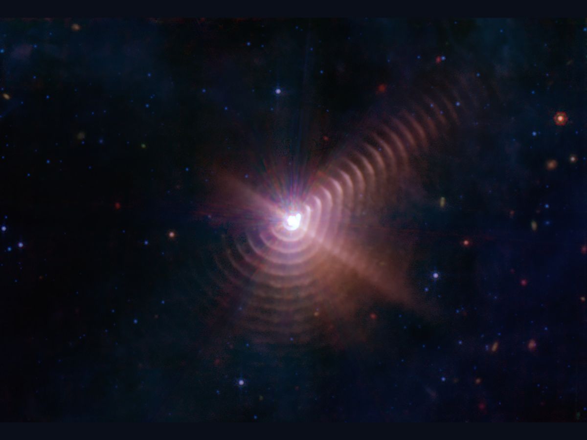 Por primera vez, el Telescopio Espacial James Webb captura ‘anillos de árboles’ de un tipo raro de sistema estelar