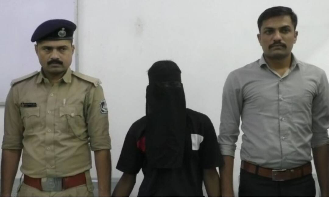 A young man killed a woman near the railway station in Surat Crime News: સુરતમાં અડધી રાત્રે એવું તે શું બન્યું કે દેહવિક્રય કરતી લલનાને યુવકે મોતને ઘાટ ઉતારી દીધી