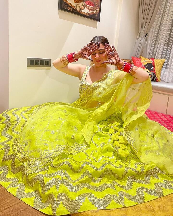 अभिनेत्रीचा पती राहुल नागल नौदलात आहे हे सर्वांनाच माहीत आहे. लग्नापासूनच श्रद्धा लाँग डिस्टन्स रिलेशनशिपमध्ये आहे.(फोटो सौजन्य:sarya12/इंस्टाग्राम)