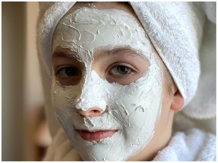 How to bleach face at home safely know precautions and tips to enhance the experience Face Bleach: घर पर फेस ब्लीच करते समय इन बातों का रखें ध्यान, नहीं तो उठाना पड़ सकता है नुकसान