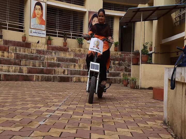 दहावीतील विद्यार्थ्यांनी चक्क इलेक्ट्रिक बाईकची निर्मिती केली आहे.