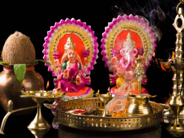 Diwali Puja 2022 Keep These In Mind While Worship Maa Lakshmi on Diwali Night 5 Things To Keep In Mind While Performing Maa Lakshmi Pujan On Diwali Night