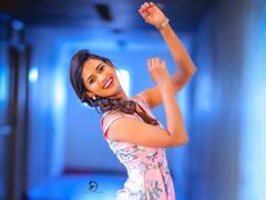 Ariyana Glory: పింక్ డ్రెస్సులో అరియానా ఫోజులు