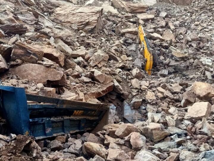 Bharatpur: भरतपुर में अवैध खनन करते समय गिरा ढहा पहाड़, दो मजदूरों की दबने से मौत bharatpur two laborers died when part of the hill collapse Rajasthan ANN Bharatpur: भरतपुर में अवैध खनन करते समय गिरा ढहा पहाड़, दो मजदूरों की दबने से मौत