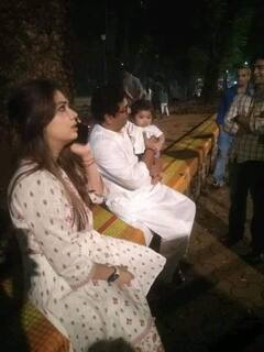 Raj Thackeray :  नातवाला कडेवर घेऊन राज ठाकरेंचा फेरफटका, फोटो सोशल मीडियावर व्हायरल