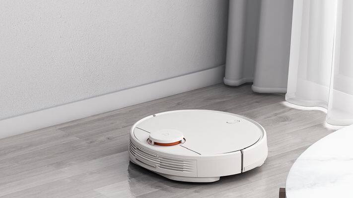 Mi Robot Vacuum-Mop P robotic: अगर आपको नॉर्मल वैक्यूम क्लिनर पसंद नहीं हैं तो आप रोबोट क्लिनर खरीद सकते हैं. इसमें शाओमी का एमआई रोबोट वैक्यूम एमओपी पी रोबोट (Mi Robot Vacuum-Mop P robotic) आपकी पसंद बन सकता है, इसकी कीमत 20,001 रुपये है. शाओमी के इस रोबोट वैक्यूम क्लिनर में लेजर डिटेक्ट सिस्टम (LDS) मिलता है जो नेविगेशन का काम करता है. इसके अलावा इस वैक्यूम क्लिनर में 12 सेंसर्स हैं जो एमआई होम एप को सपोर्ट करते हैं.