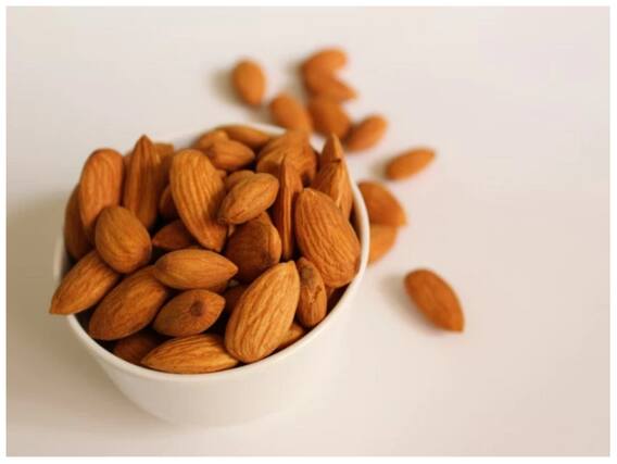 Dry Fruits For Skin: रोज खाएं ये ऑयली ड्राई फ्रूट्स, बनाएंगे आपको खूबसूरत