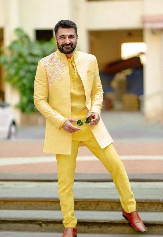 एजाज खान टीवी एक्ट्रेस अनीता हसनंदानी को डेट कर रहे थे, लेकिन उन्होंने एक्ट्रेस का दिल तोड़ दिया था. खुद एजाज ने नेशनल टीवी पर कबूल किया था कि एक शख्स का दिल उन्होंने दुखाया है.