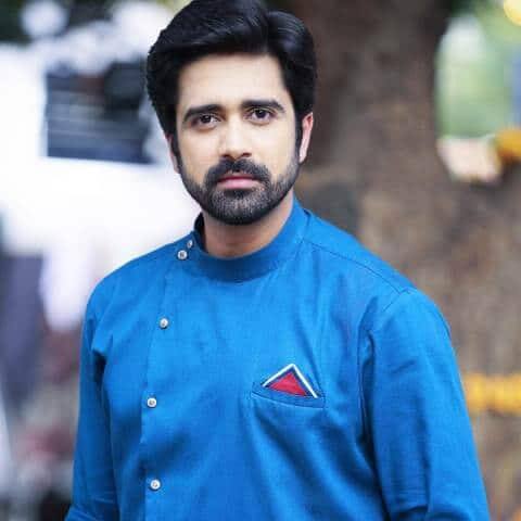 अविनाश सचदेव और रुबीना दिलैक एक दूसरे से बेहद प्यार करते थे. लेकिन कुछ समय बाद दोनों में दूरियां आ गईं. मीडिया रिपोर्ट्स की मानें तो रुबीना को अविनाश धोखे में रख रहे थे.