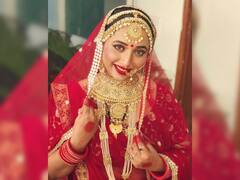 Bhojpuri Stars Karwa Chauth 2022: लाल जोड़े में कुछ ऐसे मुस्कुराईं भोजपुरी क्वीन मोनालिसा, निधि और रानी को भी देखें