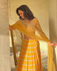 Shweta Tiwari PHOTO: ડીપ નેક બ્લાઉઝમાં શ્વેતા તિવારીએ આપ્યા ગ્લેમરસ પોઝ