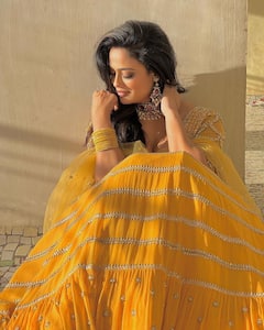 Shweta Tiwari PHOTO: ડીપ નેક બ્લાઉઝમાં શ્વેતા તિવારીએ આપ્યા ગ્લેમરસ પોઝ