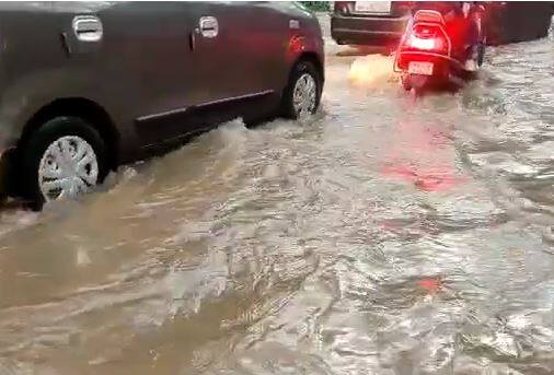 परतीच्या पावसानं पुण्याला झोडपलं, रस्त्यांना नद्यांचं स्वरुप