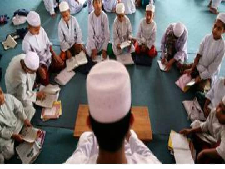 UP Madarsa Survey Report 5140 Madarsa Found Running Without Registration Most are near India Nepal Border  UP Madrasa Survey: यूपी में नेपाल सीमा पर चल रहे बिना मान्यता प्राप्त मदरसे, 5,140 मदरसों पर उठे सवाल