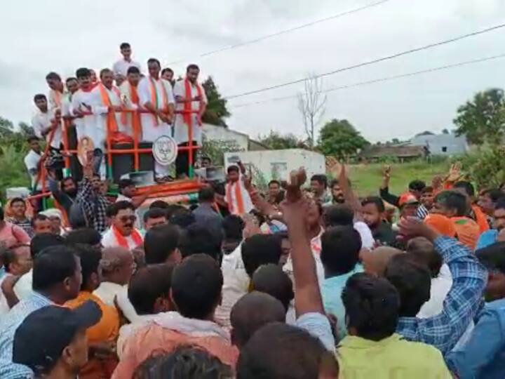 BJP candidate Rajagopal Reddy humiliated in Munuggodu bypoll campaign మునుగోడు ఉపఎన్నికల ప్రచారంలో రాజగోపాల్‌రెడ్డికి షాక్ ఇచ్చిన గ్రామస్థులు