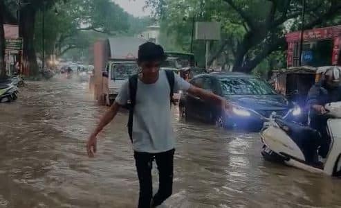 रस्त्यांना नद्यांचे स्वरुप