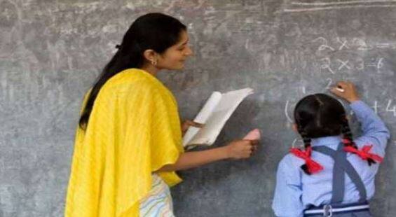 Telangana government thinking to conduct TET for teachers working in government schools, eligible in three years TET: ప్రభుత్వ టీచర్లకూ 'టెట్‌' నిబంధన! మూడేళ్లలో అర్హత పొందాల్సిందే?