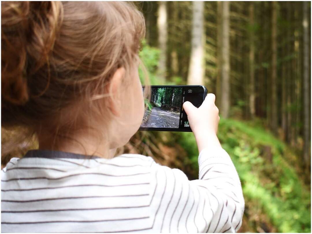 If these symptoms appear, then your child has become addicted to the smartphone, so be careful Kids SmartPhone: ఈ లక్షణాలు కనిపిస్తే మీ పిల్లలకు స్మార్ట్‌ఫోన్ వ్యసనంగా మారినట్టే, జాగ్రత్తపడక తప్పదు