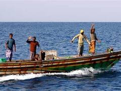 Karaikal fishermen: காரைக்கால் மீனவர்கள் மீது இலங்கை கடற்கொள்ளையர்கள் தாக்குதல் - நடுக்கடலில் அசம்பாவிதம்
