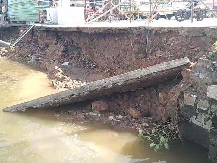 சேலம்: காவிரியில் வெள்ளப்பெருக்கு; பூலாம்பட்டி படகுத்துறை இடிந்து விழுந்தது