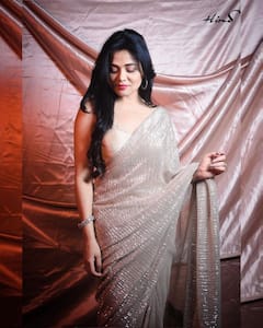 Photo : ‘कैसे कहे के आप कितनी खूबसूरत है…’; प्रार्थना बेहेरेच्या साडी लूकवर फिदा झाले चाहते!