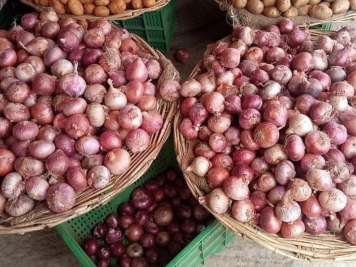 அரவக்குறிச்சியில் வெங்காயம் விலை கிடு கிடு உயர்வு - பொதுமக்கள் அவதி