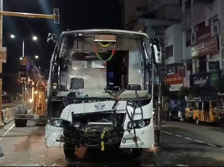 omni bus collided with a government  bus in karur கரூரில் அரசு பேருந்து மீது ஆம்னி பேருந்து மோதி விபத்து - பயணிகள் படுகாயம்