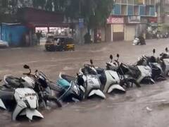 परतीच्या पावसानं पुण्याला झोडपलं, रस्त्यांना नद्यांचं स्वरुप, वाहतुकीवर परिणाम