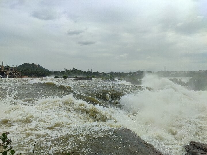 Mettur Dam : மேட்டூர் அணையில் 1 லட்சம் கனஅடி நீர் திறப்பு..! கரையோர மக்களே உஷார்..!