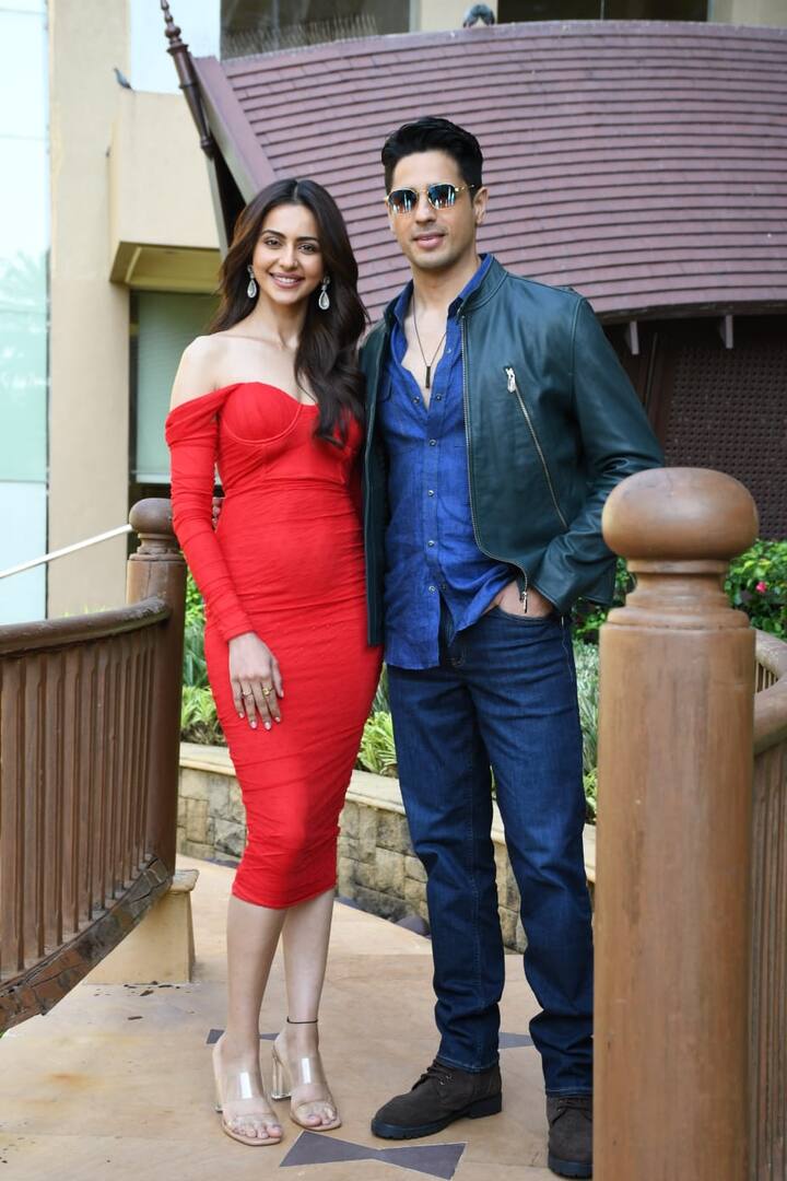 रकुल की 'डॉक्टर जी' भी रिलीज हो चुकी है. इसमें आयुष्मान खुराना मुख्य भूमिका में हैं. फिल्म दर्शकों को बहुत पसंद आ रही है. वह इसमें एक मेल गायनेकोलॉजिस्ट बने हैं.