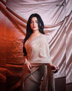 Photo : ‘कैसे कहे के आप कितनी खूबसूरत है…’; प्रार्थना बेहेरेच्या साडी लूकवर फिदा झाले चाहते!