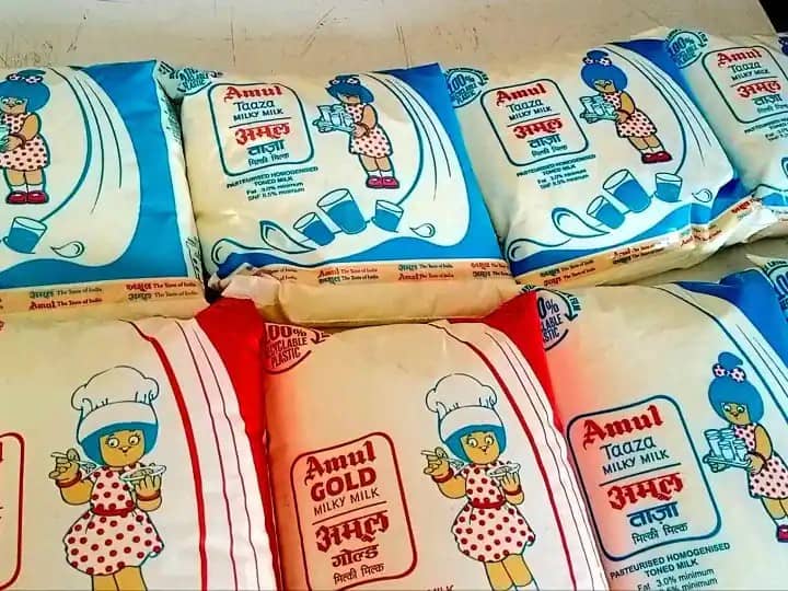 Amul  Milk Price Hike by 2 Rupees in this festival Season know new rates of full cream and toned milk Amul  Price Hike: यूपी में अब इस रेट पर मिलेगा अमूल दूध, साल में तीसरी बार बढ़े दाम, जानें नई कीमत
