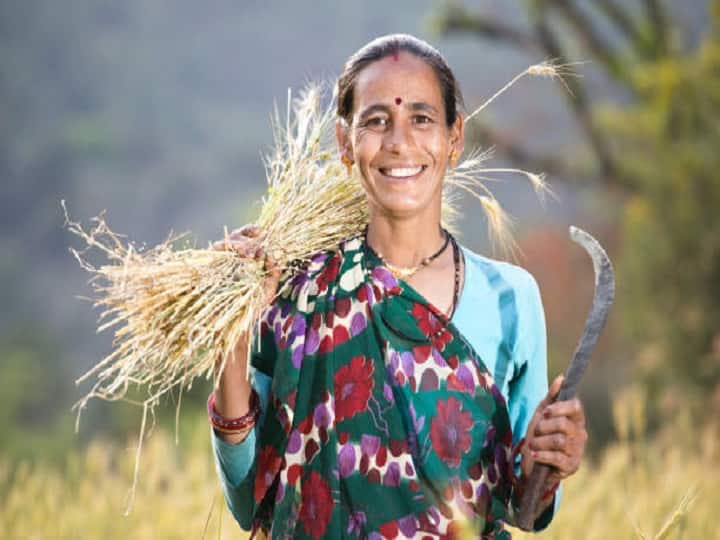 Women Farmers Day:  ग्रामीण महिलायें घर की जिम्मेदारियों के साथ-साथ खेत-खलिहान को संभालती आ रही है. खेती के क्षेत्र में उनके इसी योगदान के लिये 15 अक्टूबर महिला किसानों को समर्पित किया गया है.