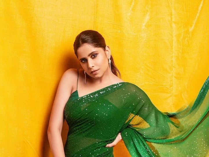 लाईट मेकअपमुळे सईचा हा लूक अगदी खुलून दिसत आहे. अलिकडे सई ताम्हणकर मीडियम स्पायसी चित्रपटात झळकली होती.(फोटो सौजन्य :saietamhankar/इंस्टाग्राम)