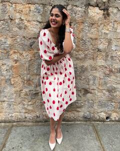 Faria Abdullah: సినిమా సెట్లో స్టార్లతో ఫరియా అబ్ధుల్లా, సుమక్క ఉంది చూశారా