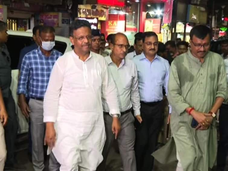 Kolkata Mayor Firhad Hakim says families of Bowbazar will get financial help ৩০ দিনের বেশি গৃহহীনদের ৫ লক্ষ, ভাড়াটেদের ১.৫ লক্ষ, বউবাজারে ঘোষণা ফিরহাদের