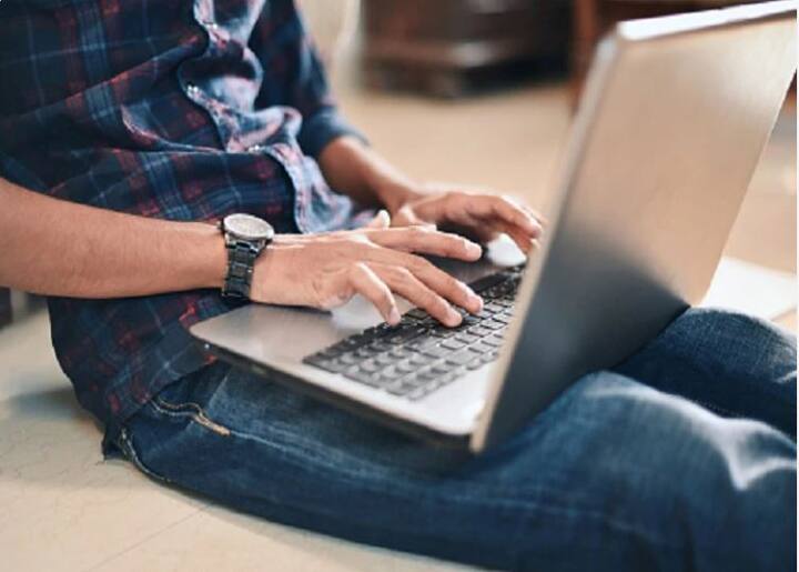 সম্প্রতি কয়েক বছরে অনেক রাজ্য সরকার শিক্ষার্থীদের জন্য বিনামূল্যে ল্যাপটপ স্কিম শুরু করেছে। শিক্ষার্থীদের ডিজিটাল বিশ্বের সঙ্গে যুক্ত করতে এই উদ্যোগ নিয়ে রাজ্যগুলি।