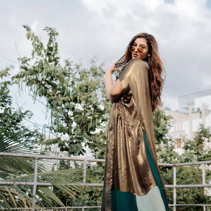 బుల్లితెరపై మంచి గుర్తింపు తెచ్చుకున్న ఈ అమ్మడు వెండి తెరపై సత్తా చాటేందుకు సిద్ధం అవుతున్నది. Photo@Vishnupriyaa bhimeneni/instagram