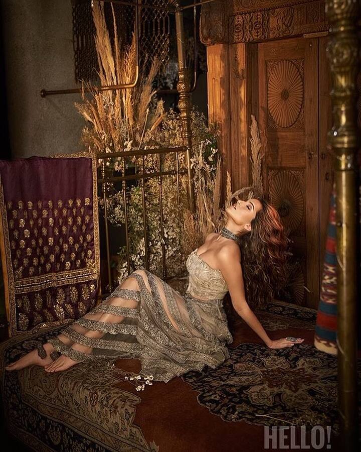 तारा सोशल मीडियावर खूप सक्रिय असते. (PC : @tarasutaria/Instagram)