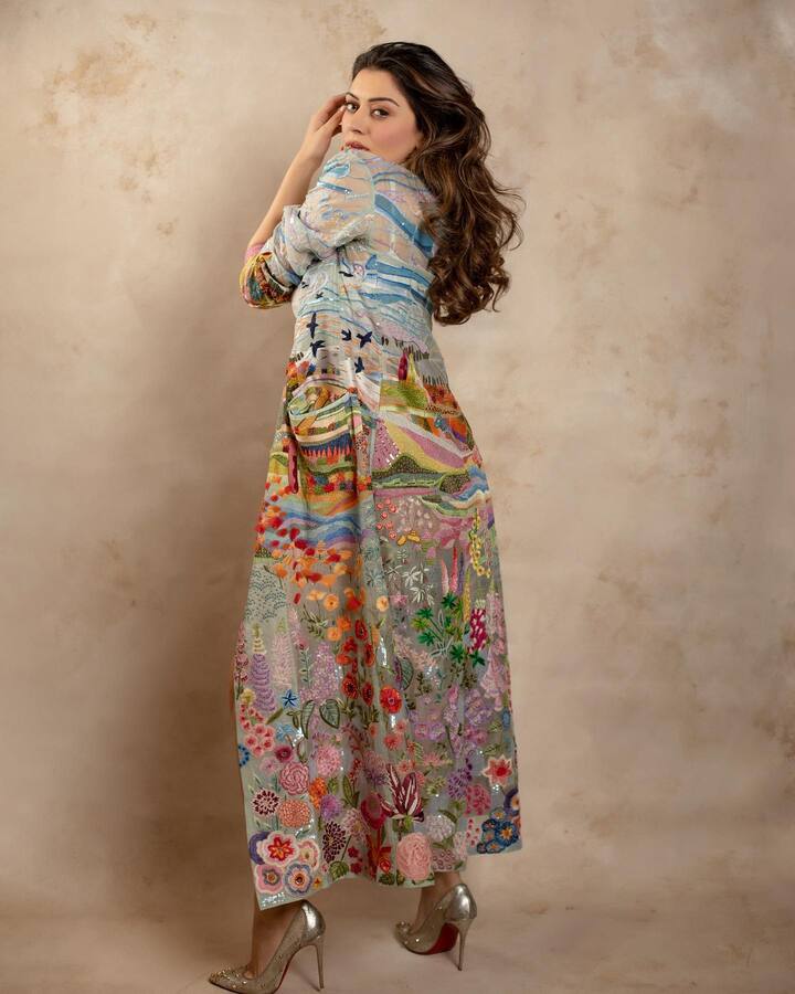 తాజాగా ఈ అమ్మడు పెళ్లి ముహూర్తం ఫిక్సయింది. మనసుకు నచ్చిన వాడితో పెళ్లికి సిద్ధమైంది. Photo@Hansika Motwani/instagram