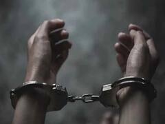 छात्रा से कपड़े उतरवाने की आरोपी शिक्षिका गिरफ्तार, पीड़िता ने लगा ली थी आग