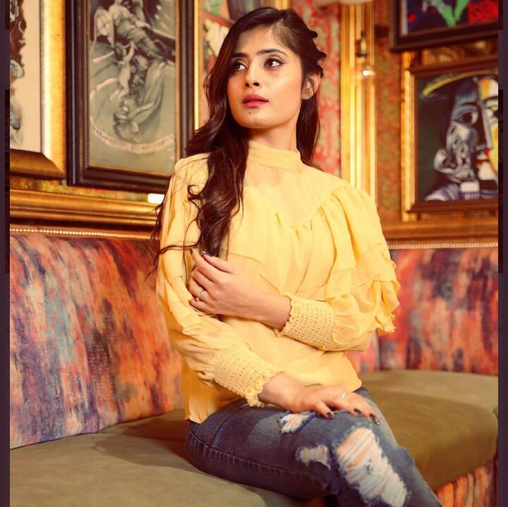 अभिनेत्रीने गळफास घेण्याआधी एक चिठ्ठीही लिहिली होती. ही चिठ्ठी पोलिसांच्या हाती लागली आहे. मात्र, या सुसाईड नोटमध्ये काय लिहिले आहे, हे अद्याप समोर आलेले नाही.