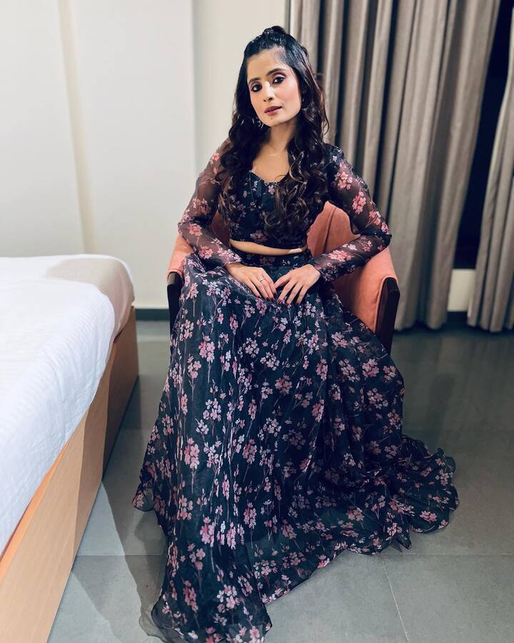 वैशाली ठक्कर प्रसिद्ध शो 'ये रिश्ता क्या कहलाता है' (Yeh Rishta Kya Kehlata Hai) मध्ये संजनाची भूमिका साकारताना दिसली होती. या शोमधून तिला चांगली ओळखही मिळाली. यानंतर तिने 'ससुराल सिमर का' (Sasural Simar Ka) या शोमध्ये अंजलीची भूमिका साकारली होती.