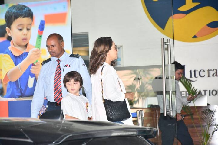 इन तस्वीरों में आप देख सकते हैं कि किंग खान के छोटे बेटे अबराम अपनी मां गौरी खान के साथ दिखाई दे रहे हैं.